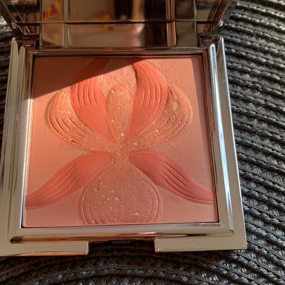 Sisley L’Orchidee Corail - Highlighter blush with white lily. - Picture 2 of 2